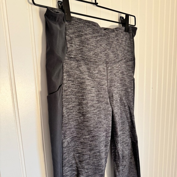 Athleta Excursion Hybrid Tight Gray Colorblock Leggings Women’s Size Small - Picture 2 of 11